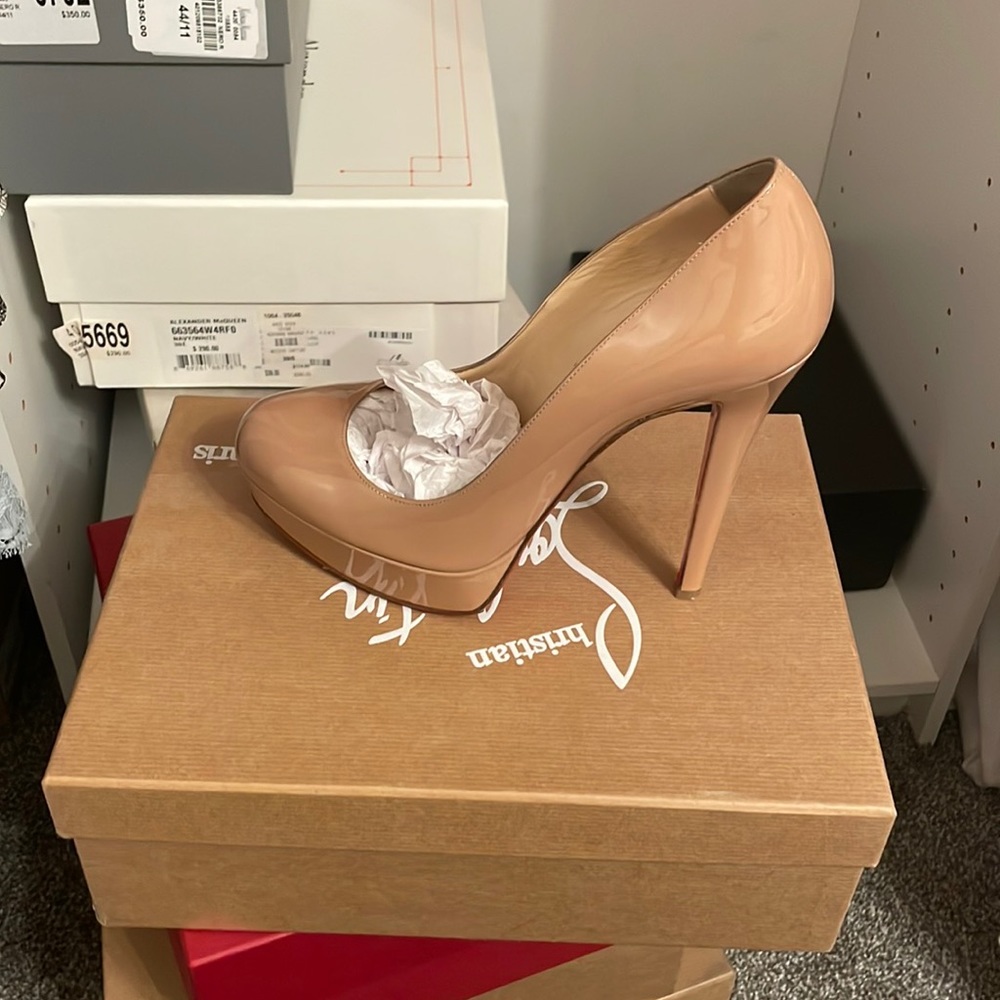 Christian Louboutin Bianca Nude heels size 39